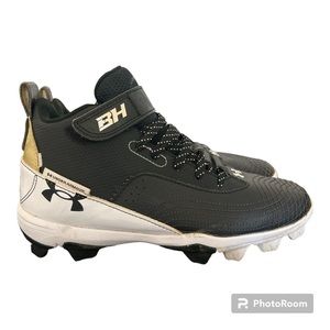 Under Armour Kids' Harper 5.5 Mid RM
Baseball Cleats